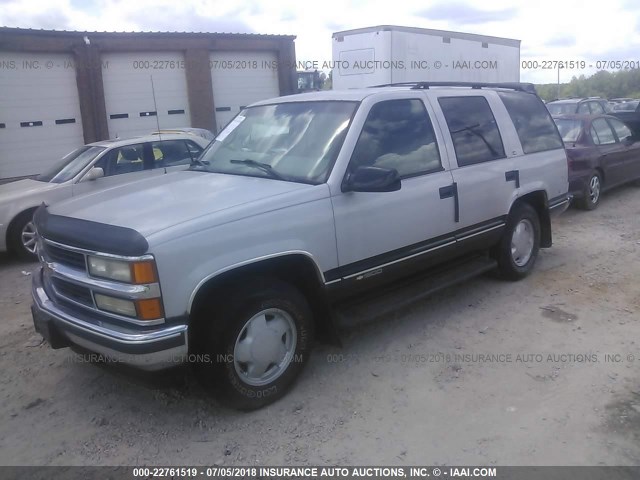 1GNEK13R5TJ323269 - 1996 CHEVROLET TAHOE K1500 GRAY photo 2