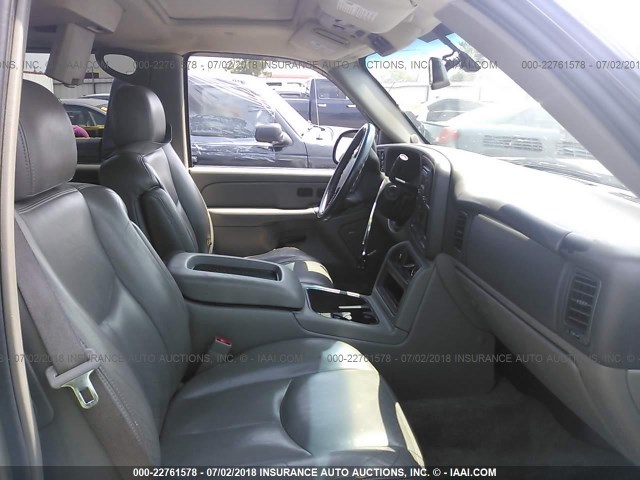 1GNFK16Z34J219901 - 2004 CHEVROLET SUBURBAN K1500 ვერცხლისფერი ფოტო 5