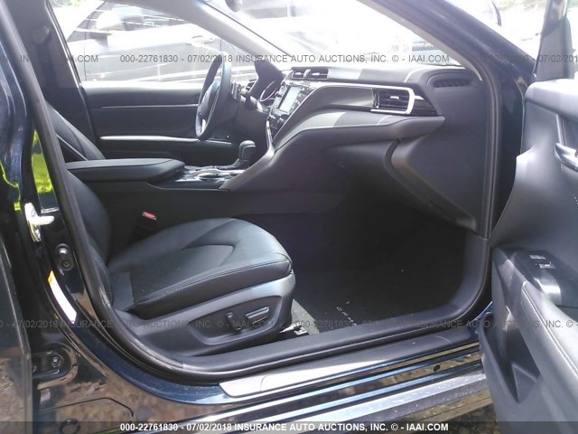 4T1B61HK0JU501947 - 2018 TOYOTA CAMRY XSE Dark Blue photo 5