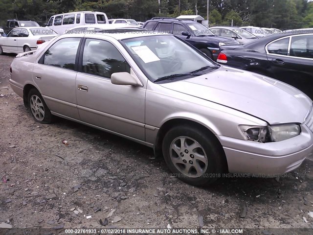 4T1BF28K6WU049080 - 1998 TOYOTA CAMRY CE/LE/XLE GOLD photo 1