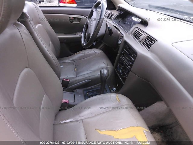 4T1BF28K6WU049080 - 1998 TOYOTA CAMRY CE/LE/XLE GOLD photo 5