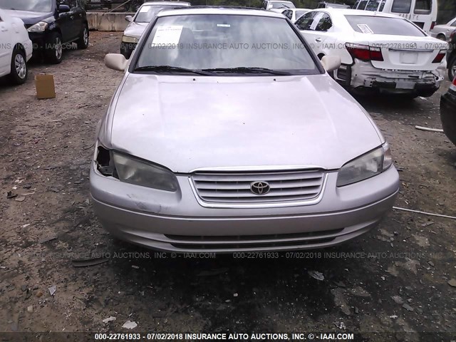 4T1BF28K6WU049080 - 1998 TOYOTA CAMRY CE/LE/XLE GOLD photo 6