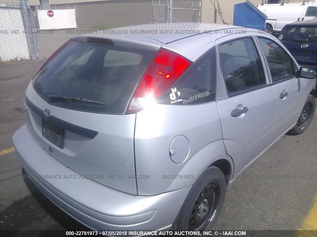 1FAFP37N77W204820 - 2007 FORD FOCUS ZX5/S/SE/SES 银色 照片 4