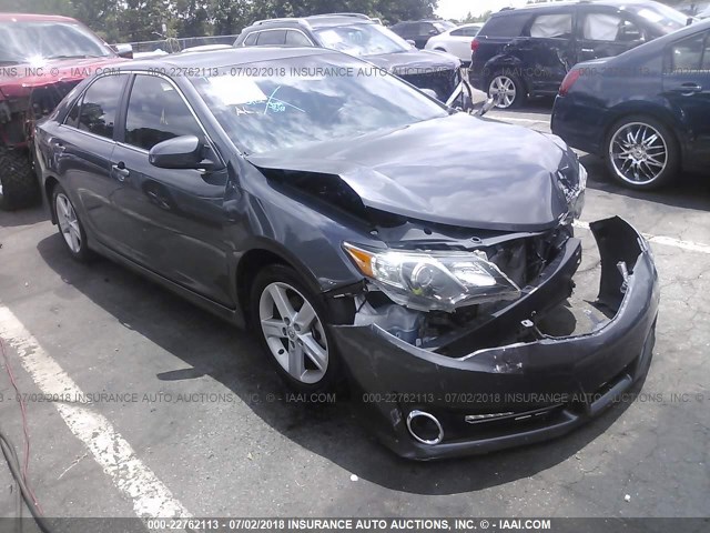 4T1BF1FK5CU138258 - 2012 TOYOTA CAMRY SE/LE/XLE 灰色 照片 1