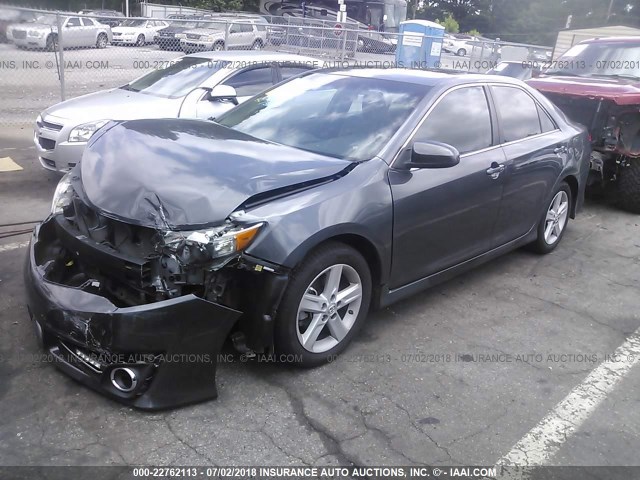 4T1BF1FK5CU138258 - 2012 TOYOTA CAMRY SE/LE/XLE 灰色 照片 2
