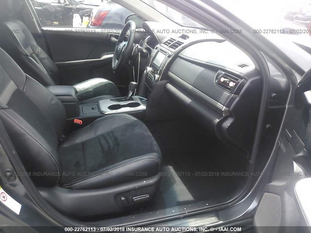 4T1BF1FK5CU138258 - 2012 TOYOTA CAMRY SE/LE/XLE 灰色 照片 5