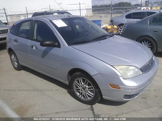 1FAFP37N77W171494 - 2007 FORD FOCUS ZX5/S/SE/SES SILVER photo 1