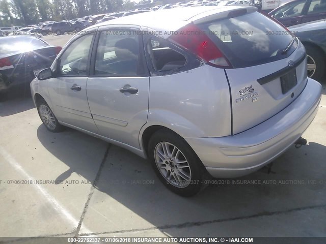 1FAFP37N77W171494 - 2007 FORD FOCUS ZX5/S/SE/SES SILVER photo 3