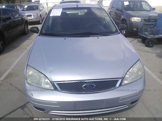 1FAFP37N77W171494 - 2007 FORD FOCUS ZX5/S/SE/SES SILVER photo 6