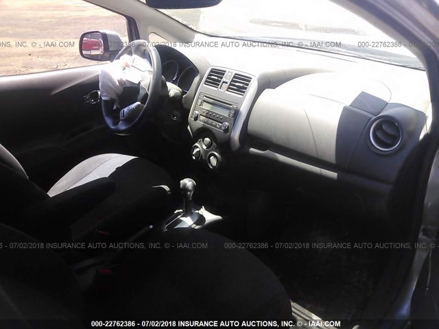 3N1CE2CP4EL367578 - 2014 NISSAN VERSA NOTE S/S PLUS/SV/SL GRAY photo 5