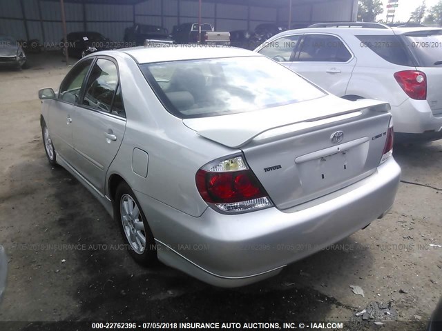 4T1BE32K35U628429 - 2005 TOYOTA CAMRY LE/XLE/SE 银色 照片 3