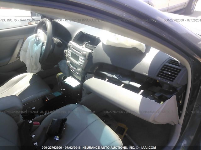 4T1BK46K87U010115 - 2007 TOYOTA CAMRY NEW GENERAT LE/XLE/SE GRAY photo 5