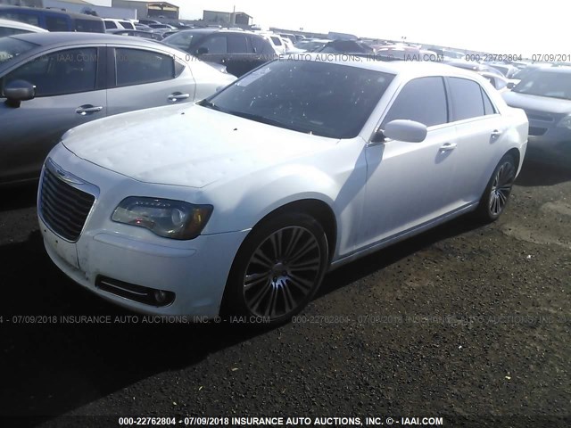 2C3CCABG7DH618491 - 2013 CHRYSLER 300 S WHITE photo 2