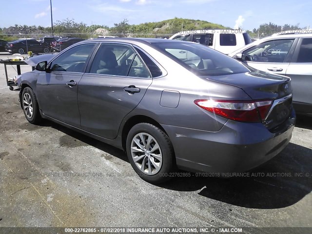 4T1BF1FK0FU013351 - 2015 TOYOTA CAMRY LE/XLE/SE/XSE GRAY photo 3