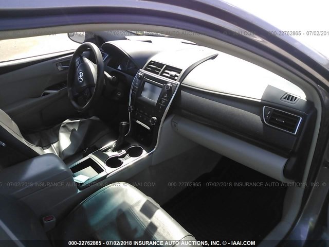 4T1BF1FK0FU013351 - 2015 TOYOTA CAMRY LE/XLE/SE/XSE GRAY photo 5