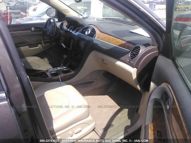 5GAKVCED8CJ403229 - 2012 BUICK ENCLAVE BROWN photo 5