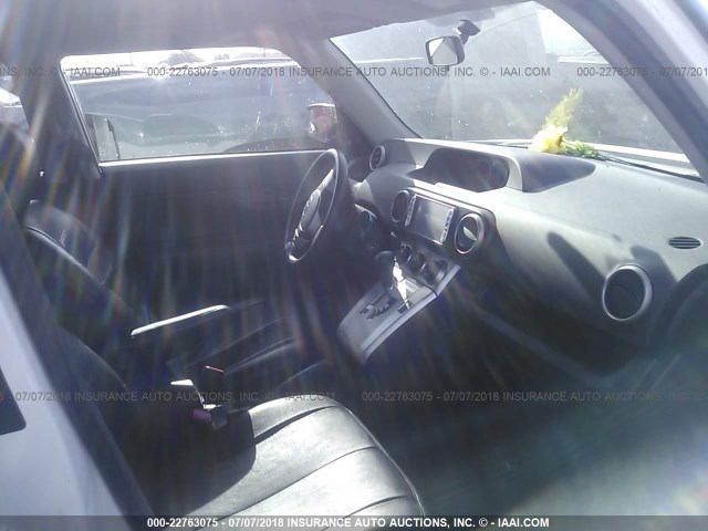 JTLKE50EX81017739 - 2008 TOYOTA SCION XB თეთრი ფოტო 5