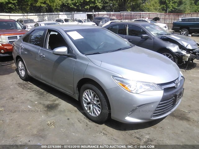 4T1BF1FK9GU184505 - 2016 TOYOTA CAMRY LE/XLE/SE/XSE SILVER photo 1