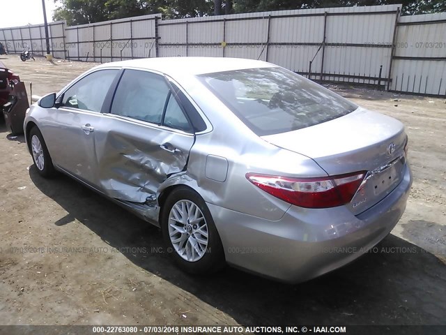 4T1BF1FK9GU184505 - 2016 TOYOTA CAMRY LE/XLE/SE/XSE SILVER photo 3