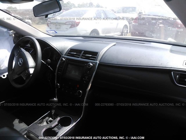 4T1BF1FK9GU184505 - 2016 TOYOTA CAMRY LE/XLE/SE/XSE SILVER photo 5