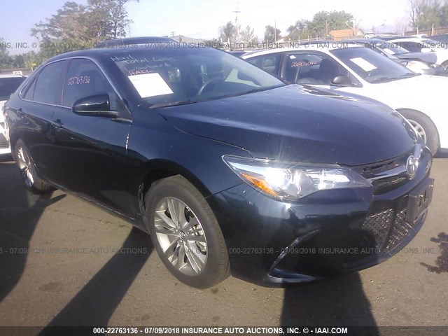 4T1BF1FK9HU793370 - 2017 TOYOTA CAMRY LE/XLE/SE/XSE 深蓝色 照片 1