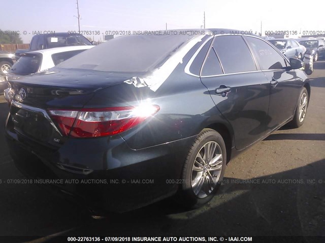 4T1BF1FK9HU793370 - 2017 TOYOTA CAMRY LE/XLE/SE/XSE 深蓝色 照片 4