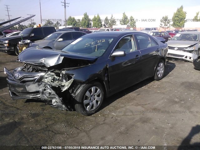 4T4BF3EK9BR114224 - 2011 TOYOTA CAMRY SE/LE/XLE GRAY photo 2