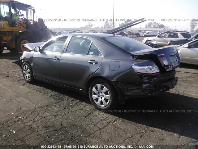 4T4BF3EK9BR114224 - 2011 TOYOTA CAMRY SE/LE/XLE GRAY photo 3