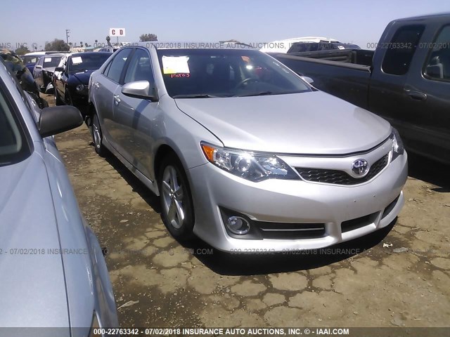 4T1BF1FK8CU064155 - 2012 TOYOTA CAMRY SE/LE/XLE 银色 照片 1