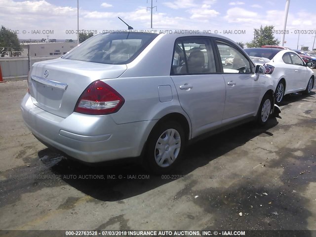 3N1BC1AP0BL470345 - 2011 NISSAN VERSA S/SL ვერცხლისფერი ფოტო 4