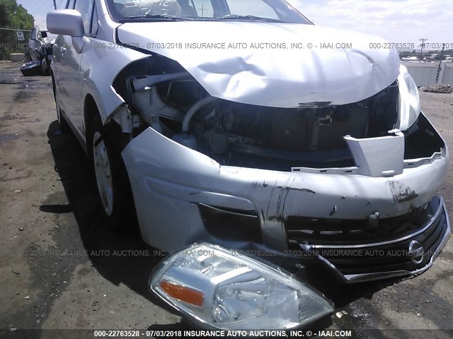 3N1BC1AP0BL470345 - 2011 NISSAN VERSA S/SL ვერცხლისფერი ფოტო 6