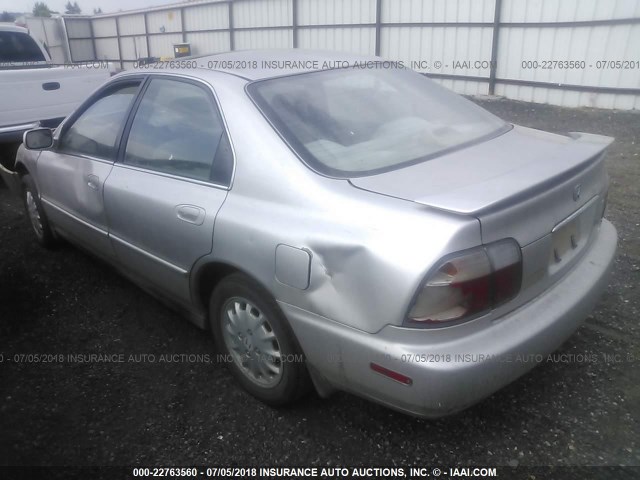 1HGCD5655TA275767 - 1996 HONDA ACCORD EX/EX-R SILVER photo 3