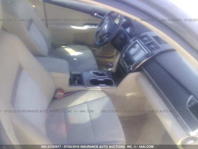 4T1BD1FKXCU011642 - 2012 TOYOTA CAMRY HYBRID/LE/XLE 黑色 照片 5