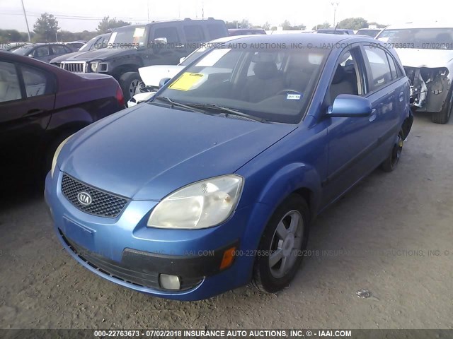 KNADE163X66133832 - 2006 KIA RIO 5 BLUE photo 2