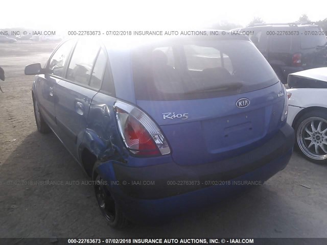 KNADE163X66133832 - 2006 KIA RIO 5 BLUE photo 3