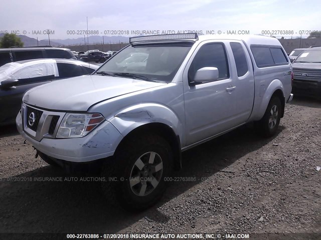 1N6AD0CW2DN742057 - 2013 NISSAN FRONTIER SV/PRO-4X SILVER photo 2