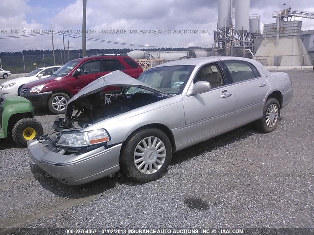 1LNHM81W25Y616845 - 2005 LINCOLN TOWN CAR SIGNATURE SILVER photo 2