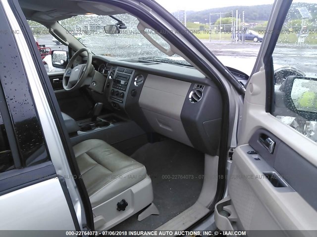 1FMFK16547LA72322 - 2007 FORD EXPEDITION EL XLT SILVER photo 5