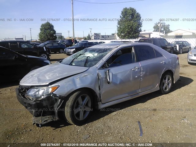 4T1BF1FK6EU437051 - 2014 TOYOTA CAMRY L/SE/LE/XLE 银色 照片 2