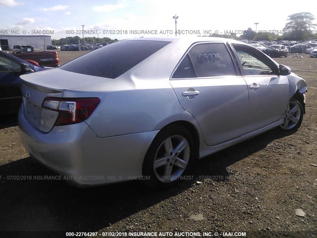 4T1BF1FK6EU437051 - 2014 TOYOTA CAMRY L/SE/LE/XLE 银色 照片 4