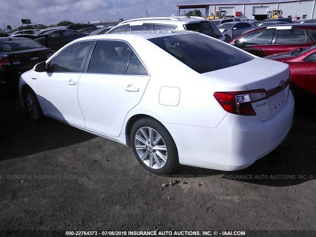 4T1BD1FK7CU029788 - 2012 TOYOTA CAMRY HYBRID/LE/XLE WHITE photo 3