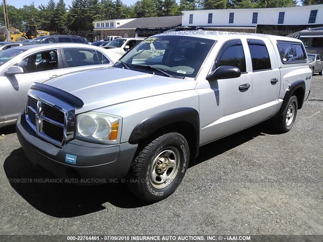 1D7HW28K75S271898 - 2005 DODGE DAKOTA QUAD/ST SILVER photo 2