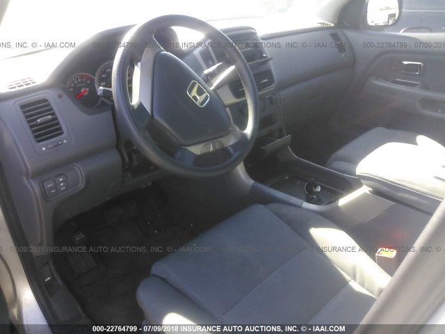 2HKYF18116H510969 - 2006 HONDA PILOT LX GRAY photo 5