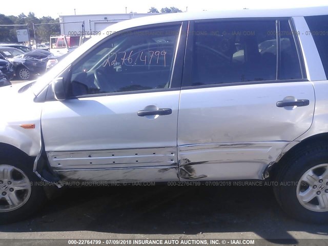 2HKYF18116H510969 - 2006 HONDA PILOT LX GRAY photo 6