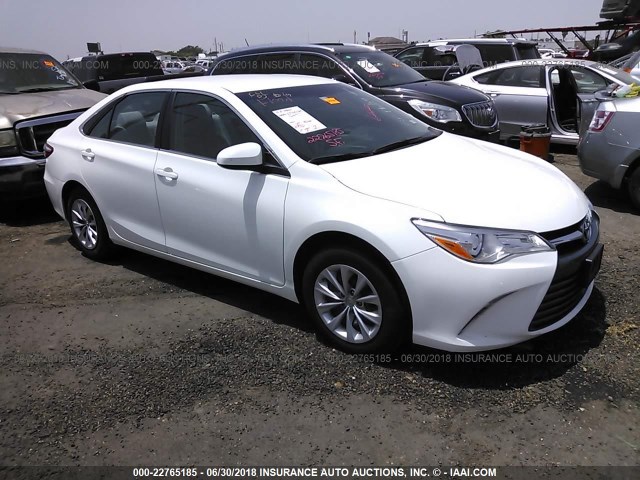 4T4BF1FK5FR463051 - 2015 TOYOTA CAMRY LE/XLE/SE/XSE WHITE photo 1