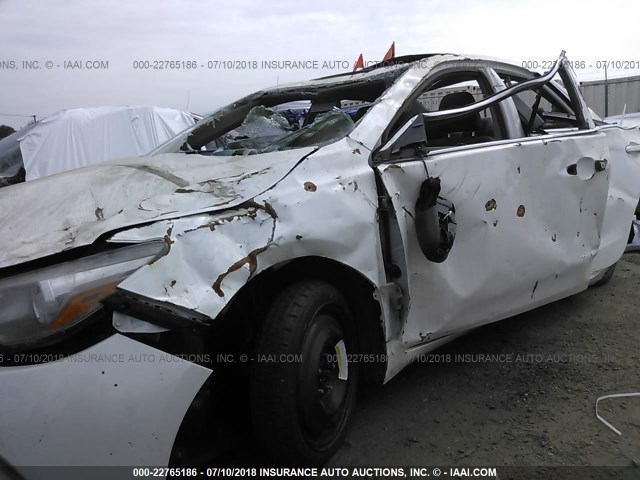 4T1BF1FK8HU301234 - 2017 TOYOTA CAMRY LE/XLE/SE/XSE WHITE photo 6