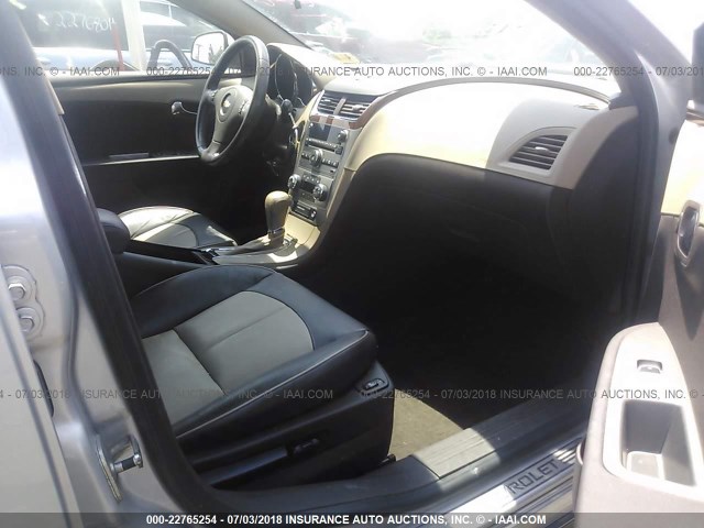 1G1ZE5E70BF358932 - 2011 CHEVROLET MALIBU LTZ ვერცხლისფერი ფოტო 5