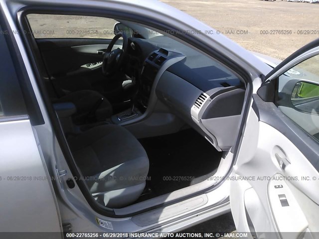 2T1BU4EE3DC029559 - 2013 TOYOTA COROLLA S/LE SILVER photo 5