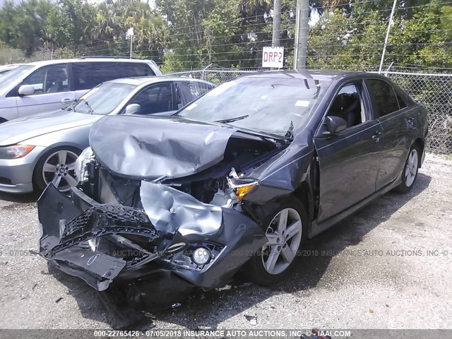 4T1BF1FKXEU318872 - 2014 TOYOTA CAMRY L/SE/LE/XLE 灰色 照片 2
