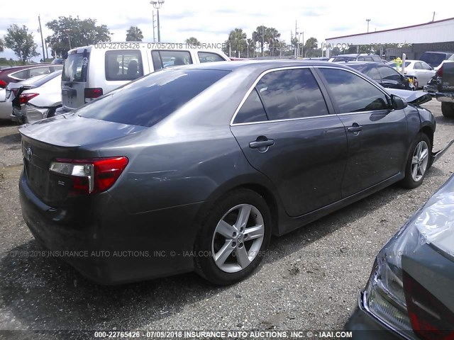 4T1BF1FKXEU318872 - 2014 TOYOTA CAMRY L/SE/LE/XLE 灰色 照片 4